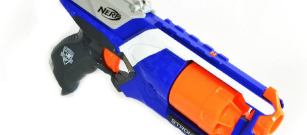 Nerf se burla de las armas temáticas de la vida real Nerf se burla de las armas temáticas de la vida real