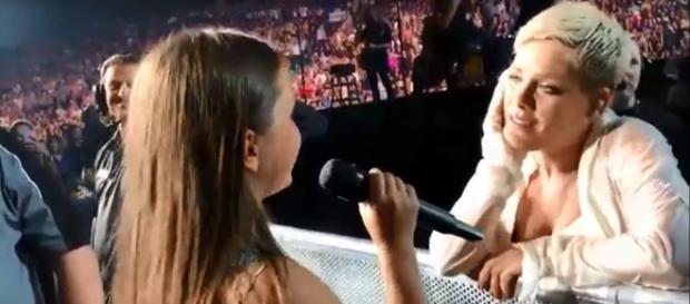 Pink shares a 'Perfect' moment with Victoria Anthony in Vancouver, and has deft reply for a troll. Screencap What Now/YouTube Pink shares a 'Perfect' moment with Victoria Anthony in Vancouver, and has deft reply for a troll. Screencap What Now/YouTube