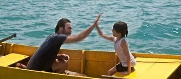 Segundo Sol homem aparece abandonado em um barco Segundo Sol homem aparece abandonado em um barco