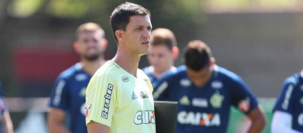 Técnico Barbieri pode ganhar mais um lateral para o elenco do Flamengo. (foto reprodução). Técnico Barbieri pode ganhar mais um lateral para o elenco do Flamengo. (foto reprodução).