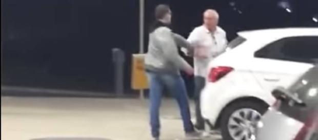 Vídeo que mostra agressão circula nas redes sociais. (Foto Internet) Vídeo que mostra agressão circula nas redes sociais. (Foto Internet)