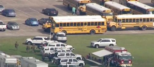 Al menos 10 muertos en un tiroteo en una escuela en Texas