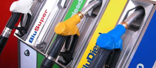 Il prezzo de Petrolio ha superato la quota degli 80 dollari. Quasi sicuramente, nei prossimi giorni, i prezzi dei carburanti aumenteranno