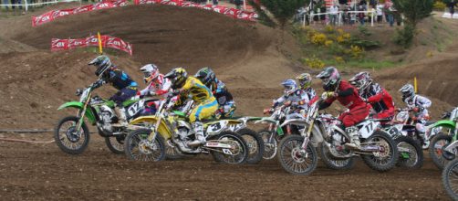 Throttles are wide open in the chase for the outdoor MX championship in 2018. [image source: Moosealope - Flickr]