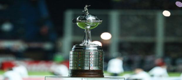 A cobiçada taça da Libertadores A cobiçada taça da Libertadores