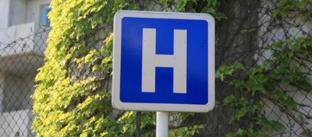 Deux femmes meurent dans la salle des urgences du CHU de Tours Deux femmes meurent dans la salle des urgences du CHU de Tours