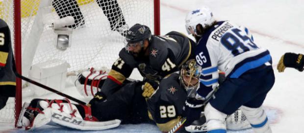 Fleury fue la gran figura de Vegas en el juego 3 de la final del Oeste. NHL.com. Fleury fue la gran figura de Vegas en el juego 3 de la final del Oeste. NHL.com.