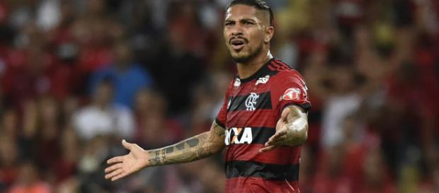 Guerrero em partida contra Ponte Preta, no Maracanã Guerrero em partida contra Ponte Preta, no Maracanã