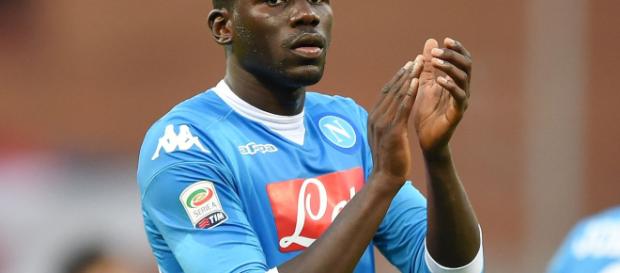Koulibaly podría parecer el reemplazo perfecto para Per Mertesacker. Koulibaly podría parecer el reemplazo perfecto para Per Mertesacker.