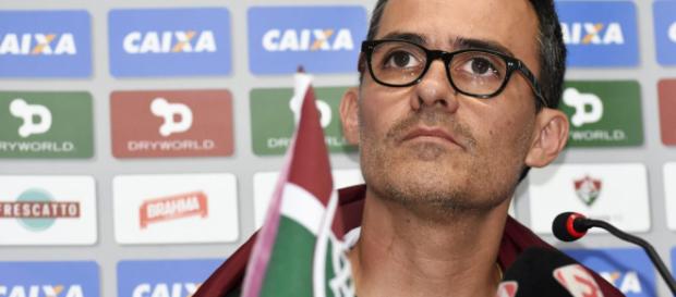 Pedro Abad se encontra mais isolado na presidência do Fluminense (Foto: O Globo) Pedro Abad se encontra mais isolado na presidência do Fluminense (Foto: O Globo)