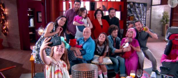 Todos se reúnem na chegada dos trigêmeos de Estefânia e Vitor em Carinha de Anjo (Foto: SBT) Todos se reúnem na chegada dos trigêmeos de Estefânia e Vitor em Carinha de Anjo (Foto: SBT)