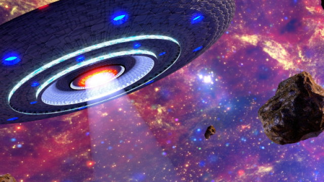 Astronomo fotografa un UFO mentre studiava le galassie.