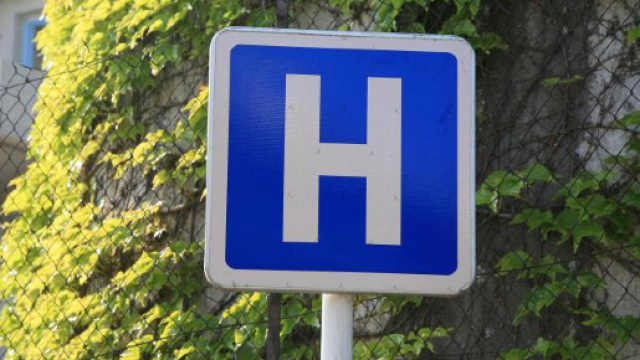 Deux femmes meurent dans la salle des urgences du CHU de Tours