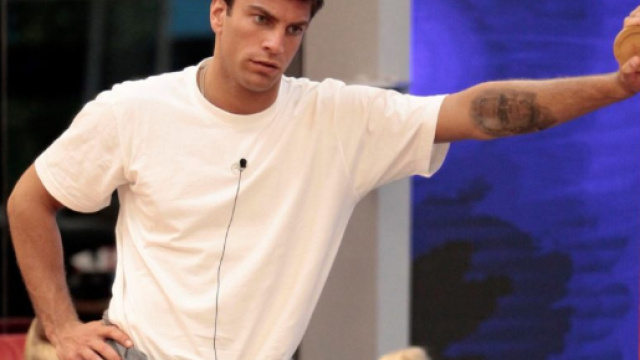 Grande Fratello 15, Filippo Contri denunciato per maltrattamento animali