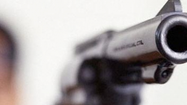 Studente spara in classe e uccide 10 persone