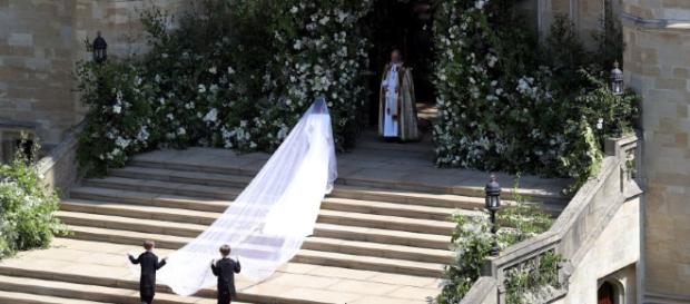 Gran vestido, hermosa novia, bella celebración Gran vestido, hermosa novia, bella celebración