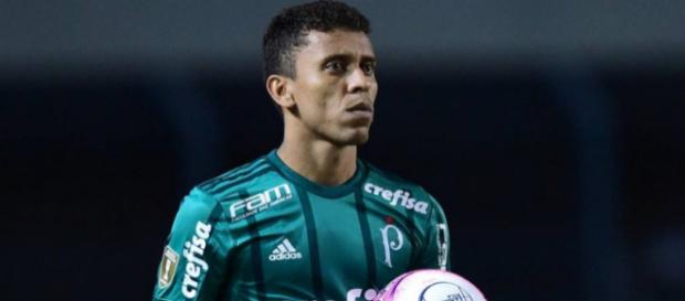 O lateral é muito requisitado pela torcida O lateral é muito requisitado pela torcida