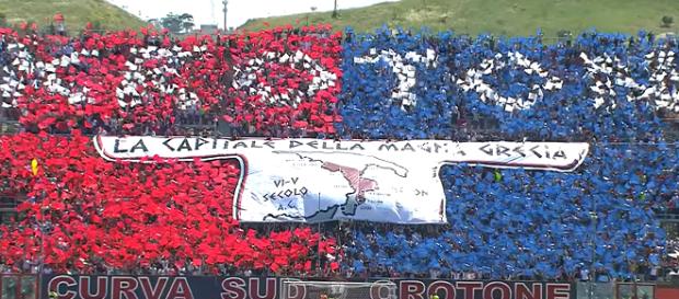 Tifosi del Crotone allo stadio 'Ezio Scida' Tifosi del Crotone allo stadio 'Ezio Scida'