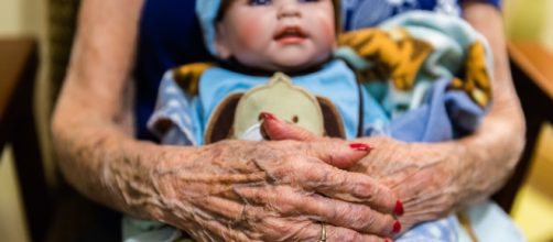 La terapia delle bambole contro le demenze senili
