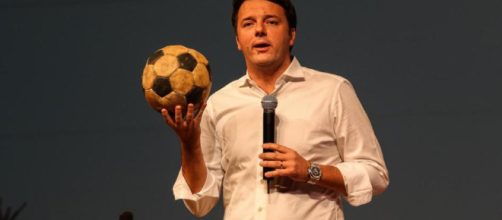 Renzi: giocate pure se volete, ma il pallone ce l'ho io
