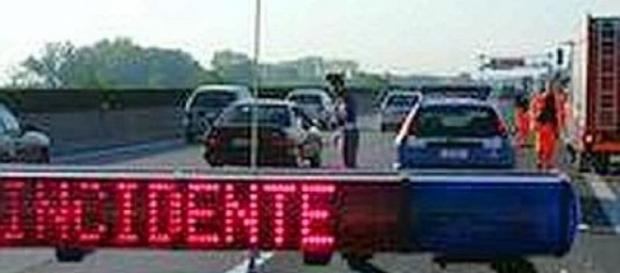 Calabria, incidente stradale all'altezza di Rosarno: 4 ragazzi feriti. Calabria, incidente stradale all'altezza di Rosarno: 4 ragazzi feriti.