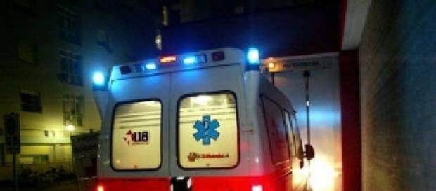 Calabria, ragazza di 12 anni si getta dal balcone e muore Calabria, ragazza di 12 anni si getta dal balcone e muore