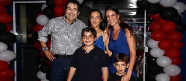 Faustão está fazendo aniversário e a idade do apresentador surpreendeu Faustão está fazendo aniversário e a idade do apresentador surpreendeu