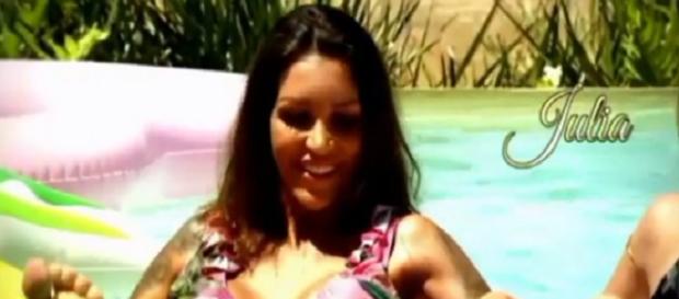 Julia Paredes exclue de La Villa 4 ? Elle s'explique et balance sur Adrien ! Julia Paredes exclue de La Villa 4 ? Elle s'explique et balance sur Adrien !