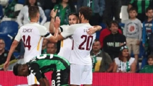Manolas festeggia con Fazio e Schick