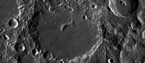 Van Karman Crater (Image via NASA/Wikimedia commons)