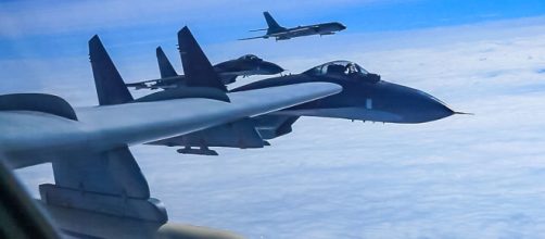 Bombarderos chinos realizan simulacro en aguas en disputa