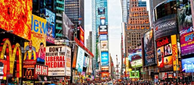 Numerosos avisos publicitarios pueden verse en las calles de diferentes países. Numerosos avisos publicitarios pueden verse en las calles de diferentes países.