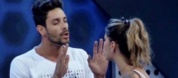Os ex-BBBs Diego e Franciele foram afastados do 'Power Couple', da Record, após uma ameaça de agressão Os ex-BBBs Diego e Franciele foram afastados do 'Power Couple', da Record, após uma ameaça de agressão