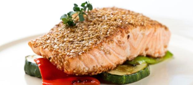 Salmón Noruego fresco con sésamo y verduras a la plancha | - mardenoruega.es Salmón Noruego fresco con sésamo y verduras a la plancha | - mardenoruega.es