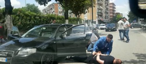 Acerra, arrestata banda di rapinatori: lo spettacolare video dell'arresto