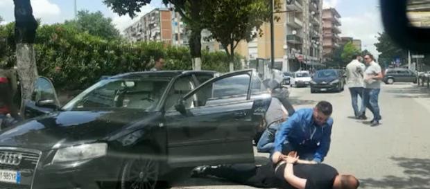 Acerra, arrestata banda di rapinatori: lo spettacolare video dell'arresto Acerra, arrestata banda di rapinatori: lo spettacolare video dell'arresto