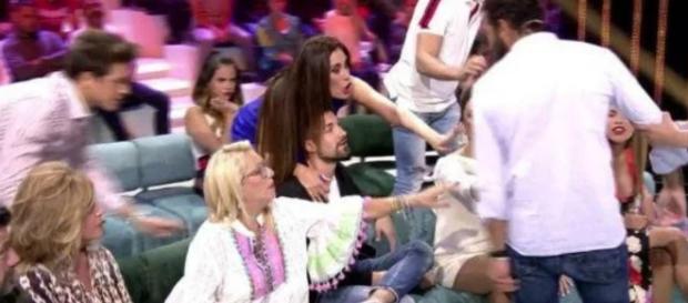 Alberto Isla casi pega a Alejandro Albalá Alberto Isla casi pega a Alejandro Albalá