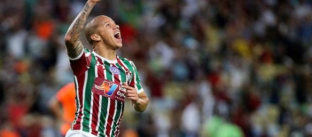 Com belo gol, Marcos Júnior define vitória sobre o Atlético-PR (Foto: Lucas Merçon) Com belo gol, Marcos Júnior define vitória sobre o Atlético-PR (Foto: Lucas Merçon)