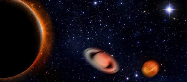 In alto, un'immagine dei pianeti del sistema solare In alto, un'immagine dei pianeti del sistema solare