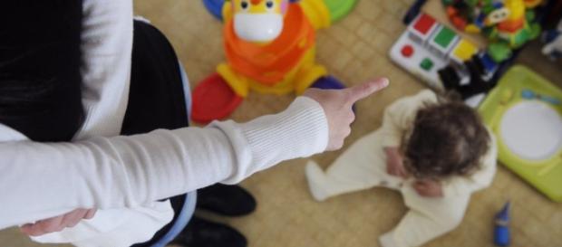 Maltrattamenti su bimbi dell'asilo: arrestate due maestre Maltrattamenti su bimbi dell'asilo: arrestate due maestre