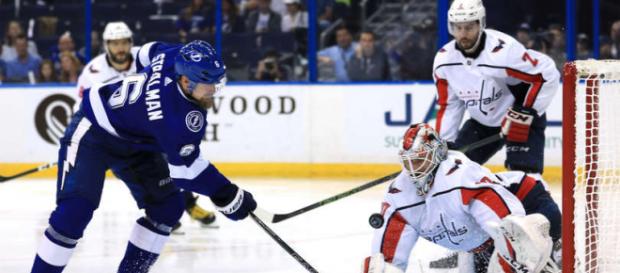Stralman y su rush temprano en el 2do periodo ayudó al gol de Callahan para cerrar el juego 3-0 en ese momento. NHL.com. Stralman y su rush temprano en el 2do periodo ayudó al gol de Callahan para cerrar el juego 3-0 en ese momento. NHL.com.