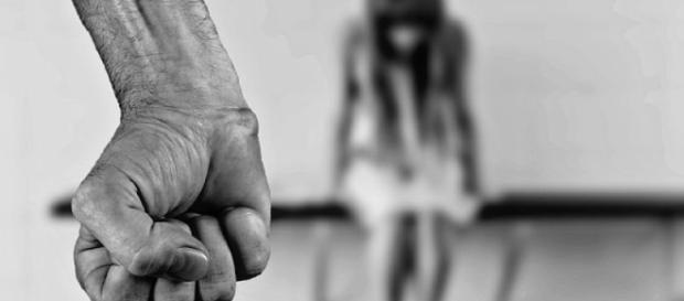 VIOLENZA CHOC A TRAPANI: PADRE ABUSA DELLA FIGLIA IN PRESENZA ... - si24.it VIOLENZA CHOC A TRAPANI: PADRE ABUSA DELLA FIGLIA IN PRESENZA ... - si24.it