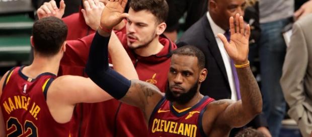 Con un magistral LeBron James, Cleveland le ganó a Indiana. Con un magistral LeBron James, Cleveland le ganó a Indiana.