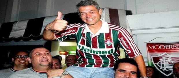 Dívidas de gestão Peter Siemsen levam Fla-Flu para Brasília. (Foto: André Durão / Globoesporte.com) Dívidas de gestão Peter Siemsen levam Fla-Flu para Brasília. (Foto: André Durão / Globoesporte.com)