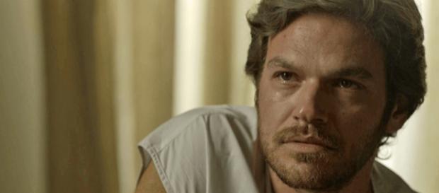 Karola chantageia Beto e o obriga a se casar com ela em Segundo Sol (Foto: TV Globo) Karola chantageia Beto e o obriga a se casar com ela em Segundo Sol (Foto: TV Globo)