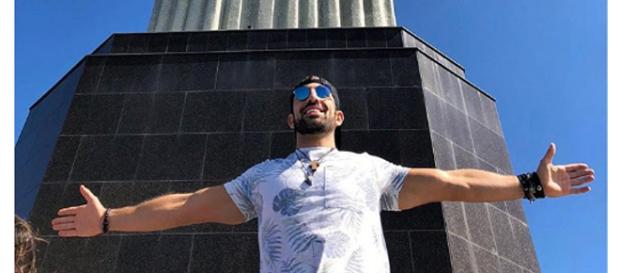 Kaysar está com a agenda lotada de compromissos profissionais. Kaysar está com a agenda lotada de compromissos profissionais.
