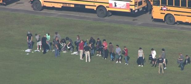 Un tiroteo en escuela secundaria de Texas: al menos 8 muertos ... - dosmundos.com Un tiroteo en escuela secundaria de Texas: al menos 8 muertos ... - dosmundos.com