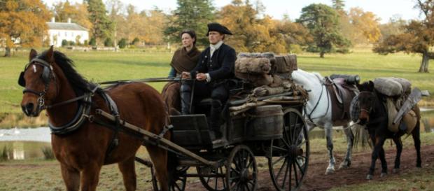 Une nouvelle photo de la saison 4 d'Outlander avec Jamie et Claire Fraser. Une nouvelle photo de la saison 4 d'Outlander avec Jamie et Claire Fraser.