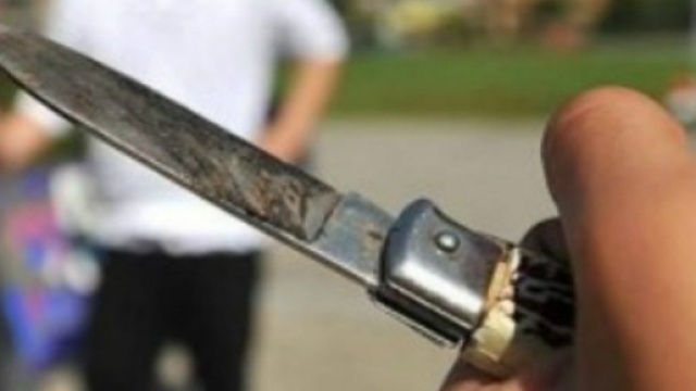 Napoli: bambino di 10 anni in classe con un coltello