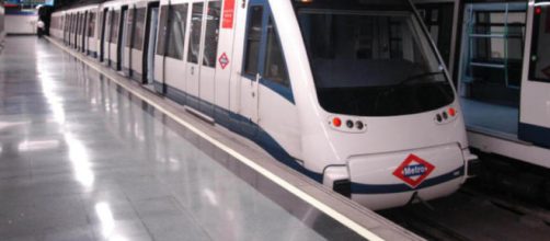 Demanda de una mujer al metro Barcelona